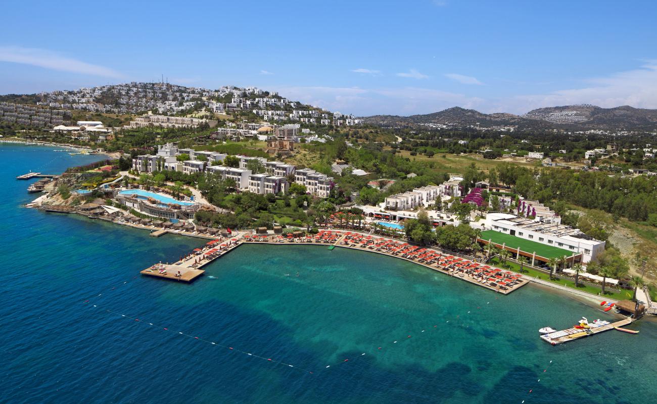 Photo de Kadikale Beach avec surface béton pavée de surface