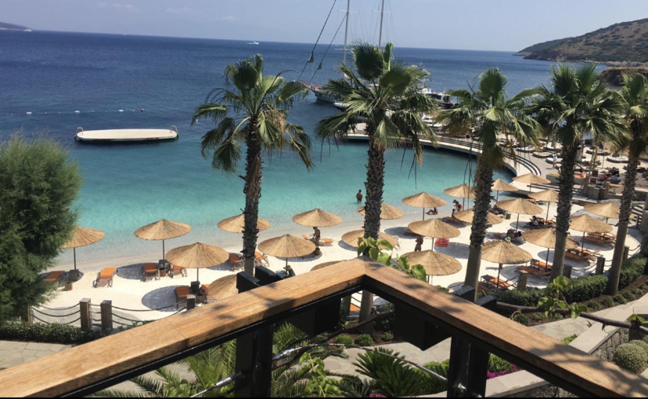 Photo de Caresse Beach avec sable beige de surface