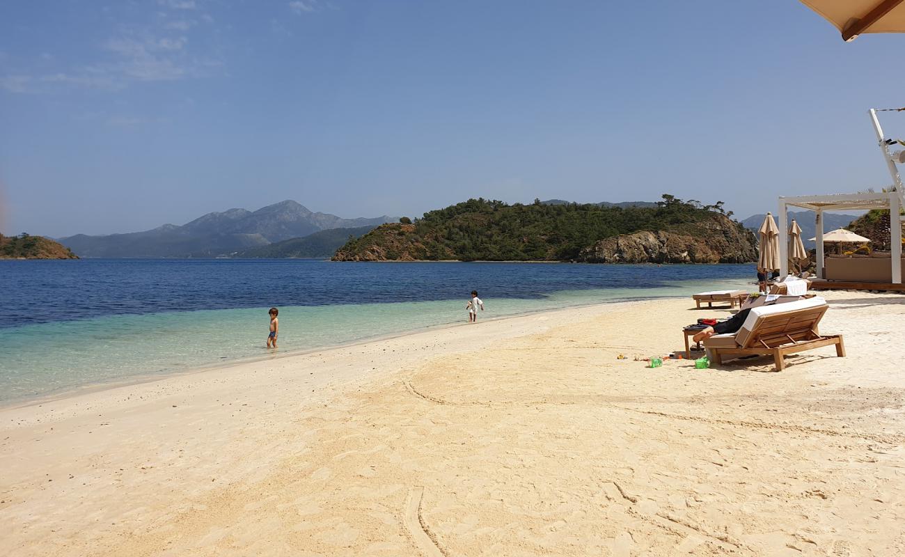 Photo de La Guerite Beach avec sable fin blanc de surface