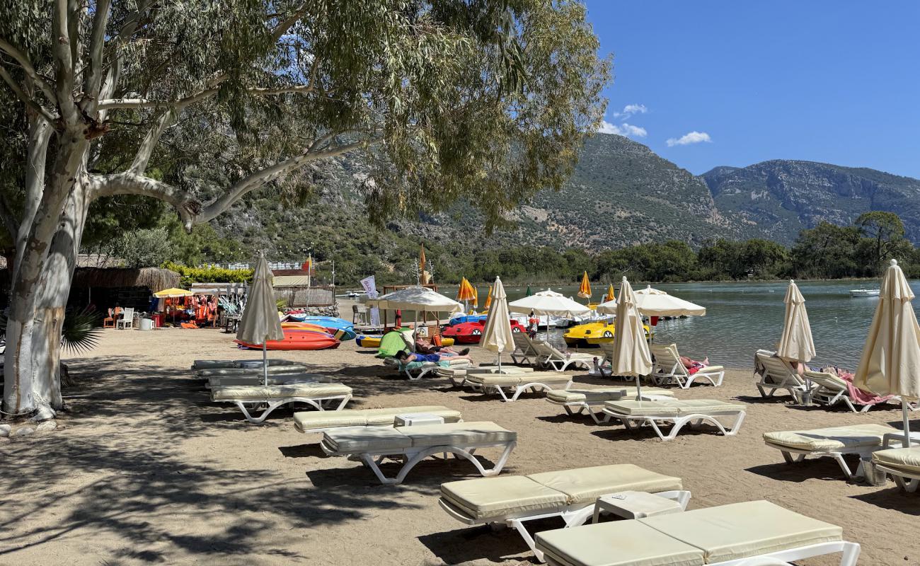 Photo de Sugar Beach Club Oludeniz avec sable beige de surface