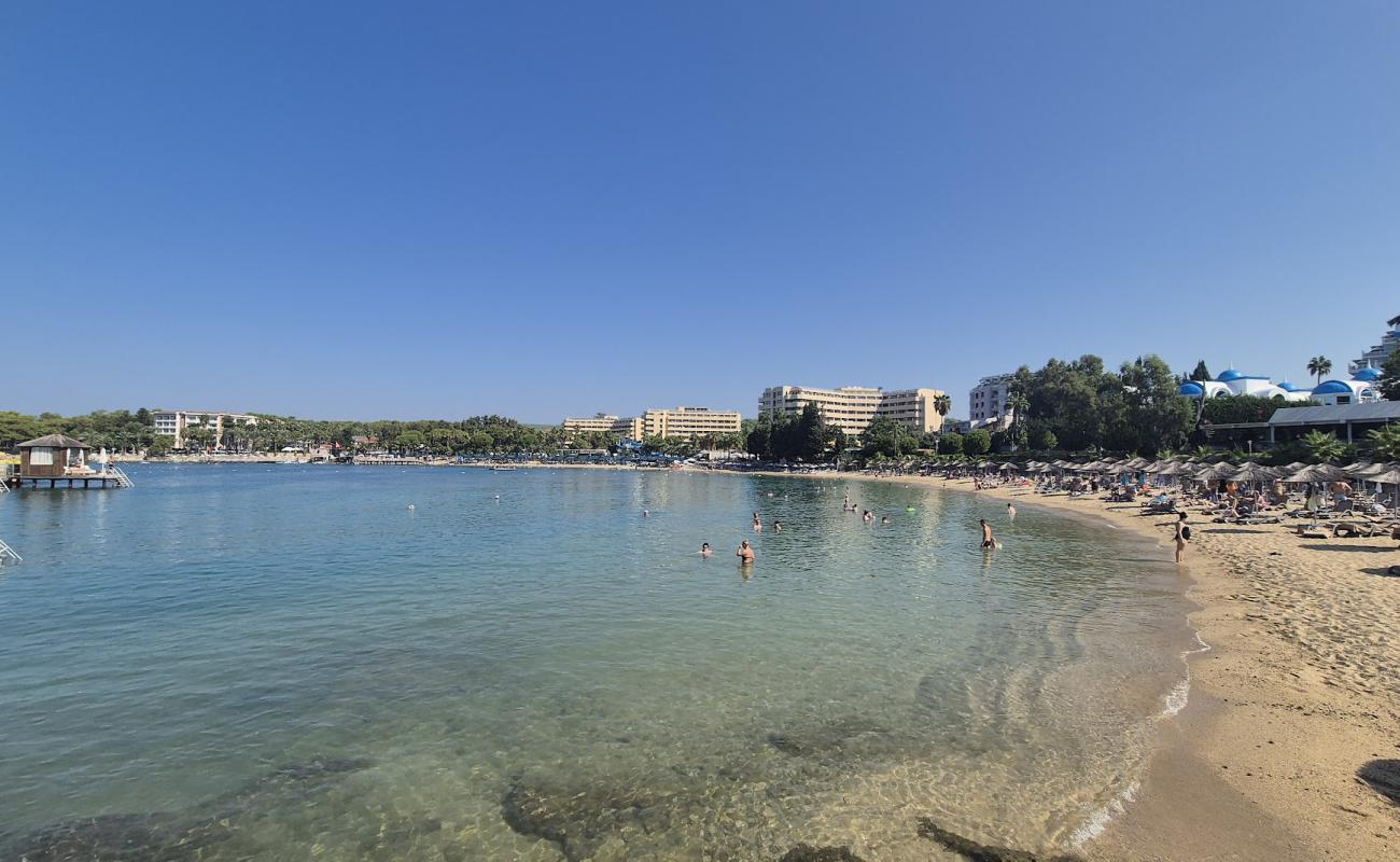 Photo de Rubi Platinum Beach avec sable beige de surface
