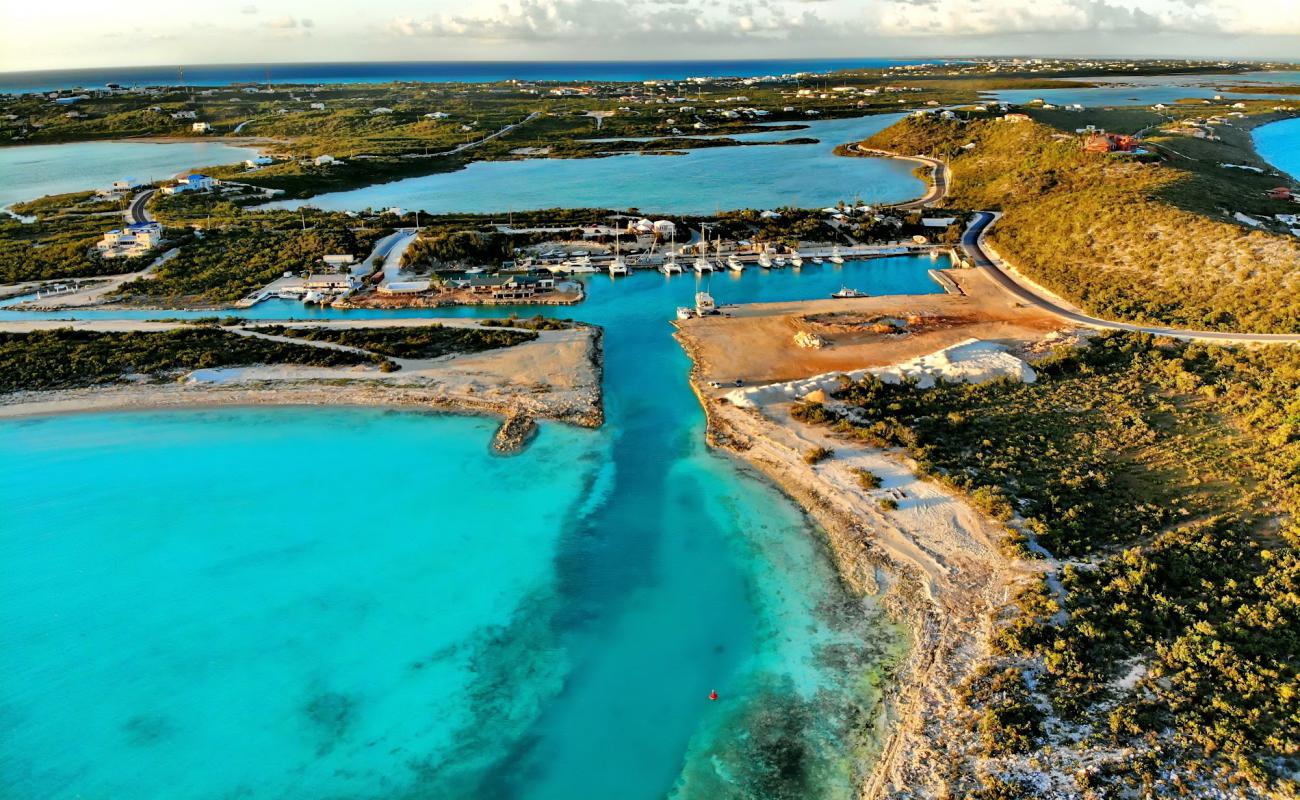 Photo de South side boatyard avec sable beige de surface