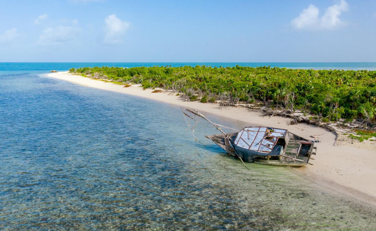 Photo de Bonefish Point beach avec sable beige & galets de surface