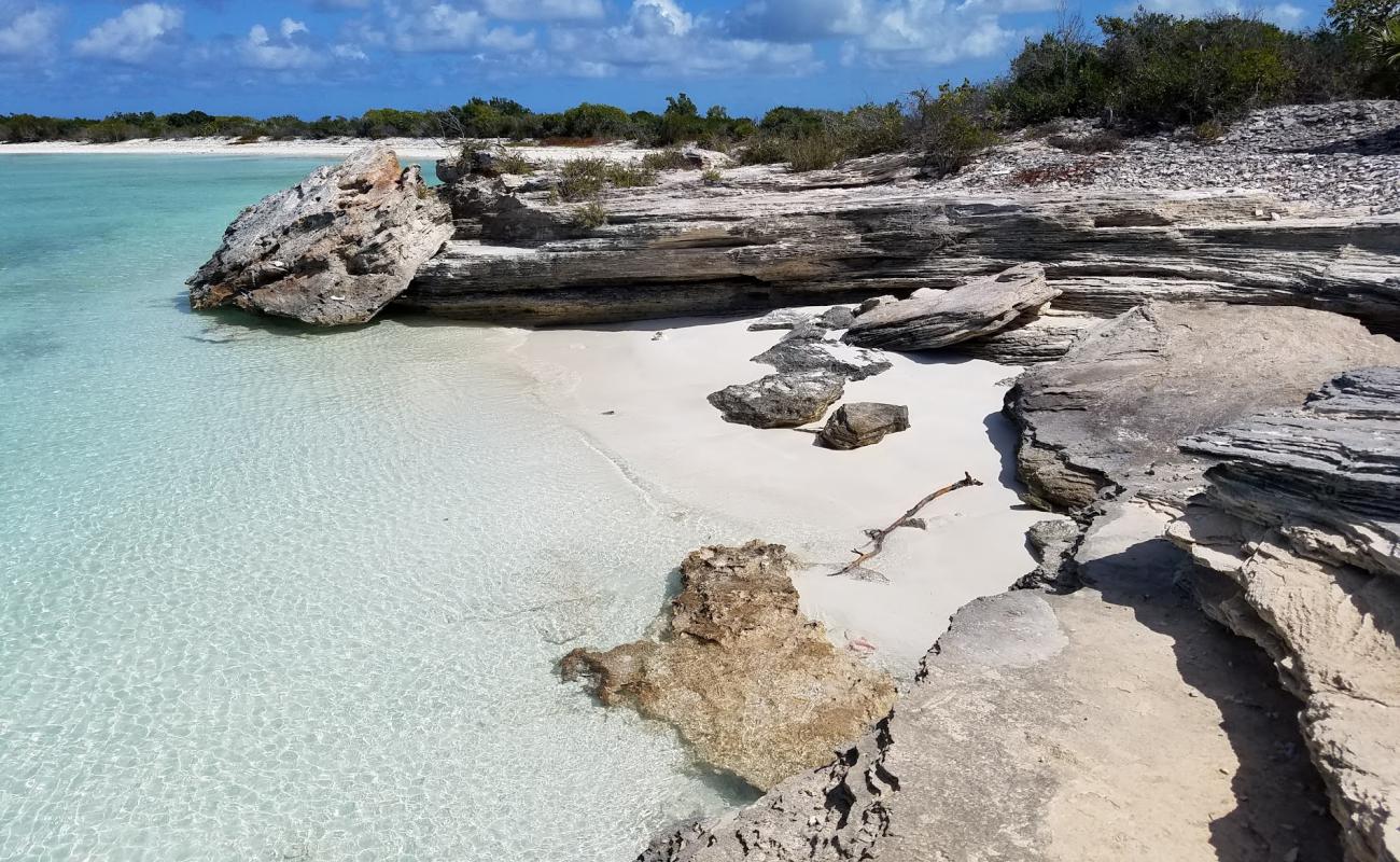 Photo de Bonefish Nude beach avec sable beige & pierres de surface