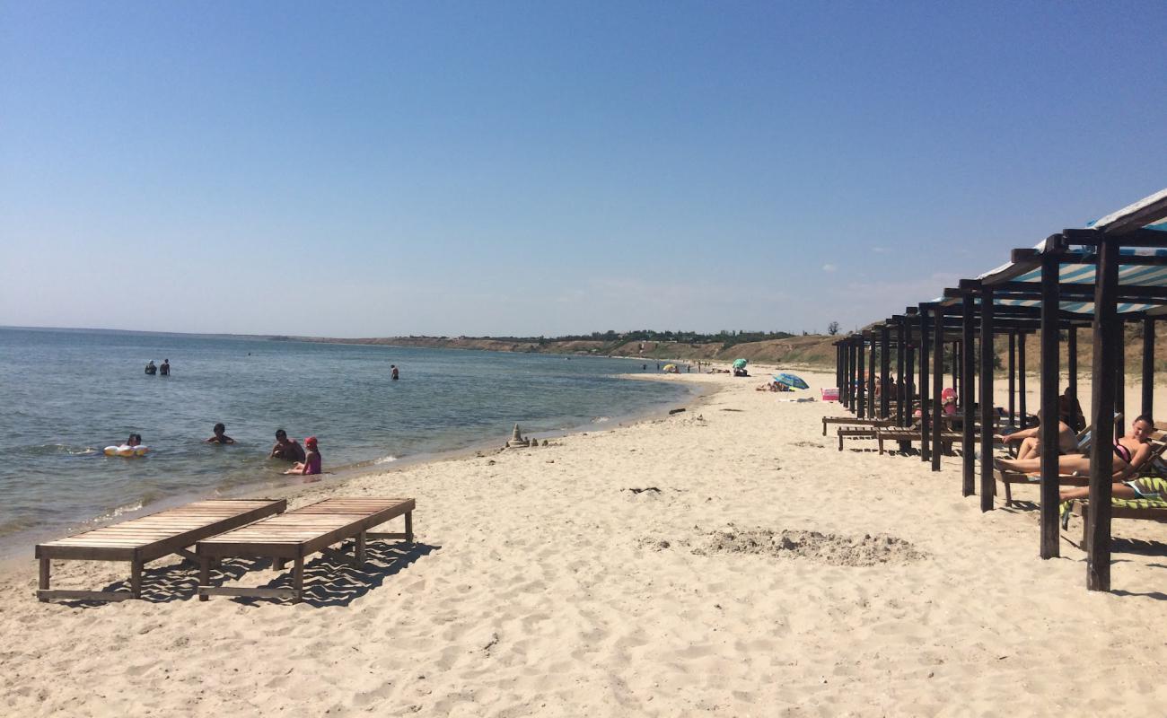 Photo de Nyzhniy Plyazh Akz avec sable lumineux de surface