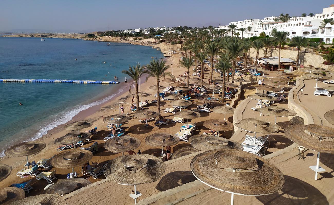 Photo de Inter Plaza Beach avec sable lumineux de surface