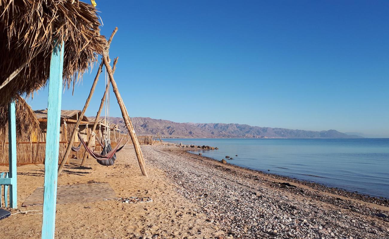 Photo de Nuweiba beach avec caillou clair de surface