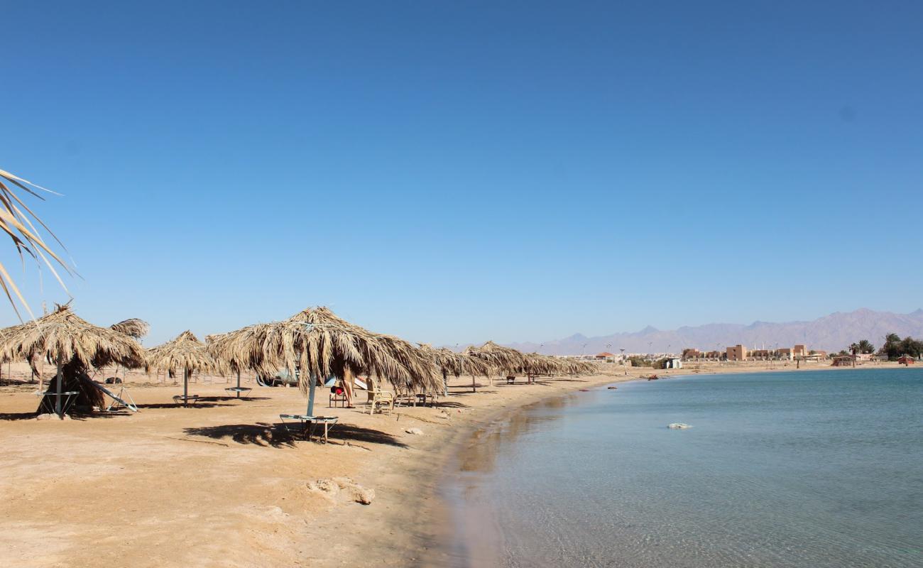 Photo de Moon Beach avec sable beige de surface