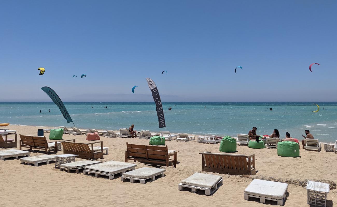 Photo de La Hacienda hotel beach avec sable lumineux de surface