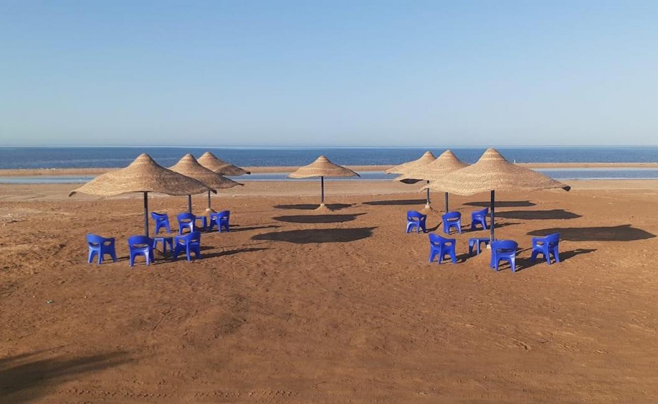 Photo de Niafeh resting Anba Sharobim avec sable lumineux de surface