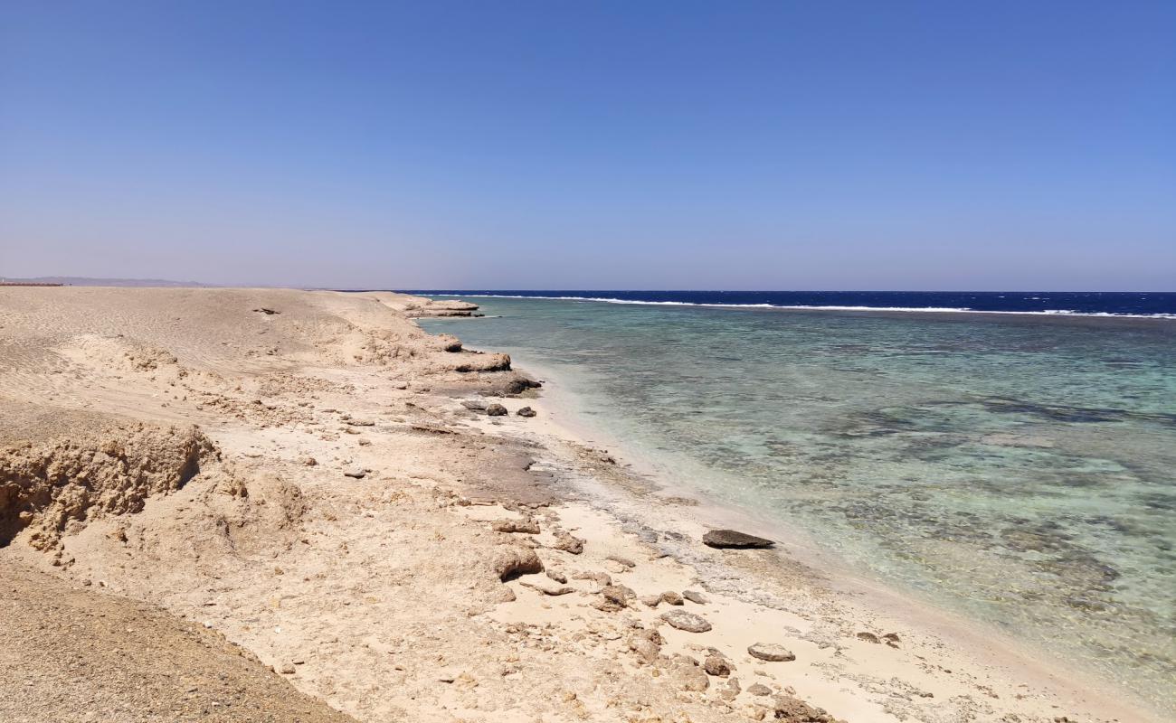 Photo de Novotel Marsa Alam Beach Resort avec sable lumineux de surface