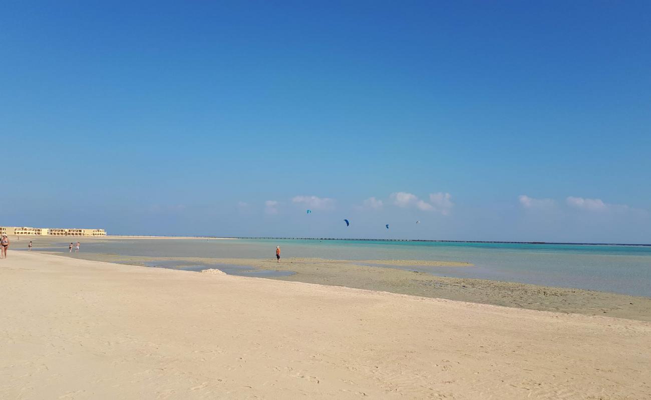 Photo de Tulip Beach avec béton de surface