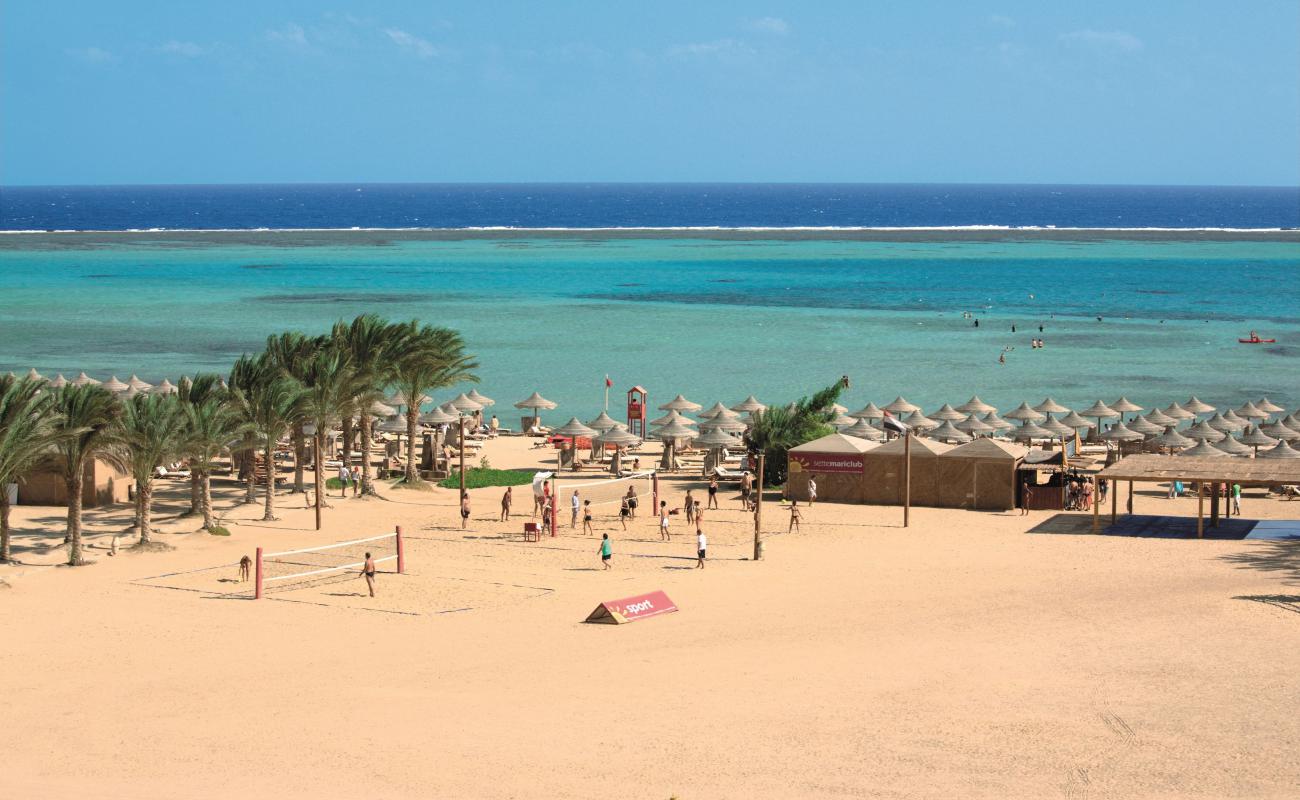 Photo de Tinda Bedona Beach avec sable lumineux de surface