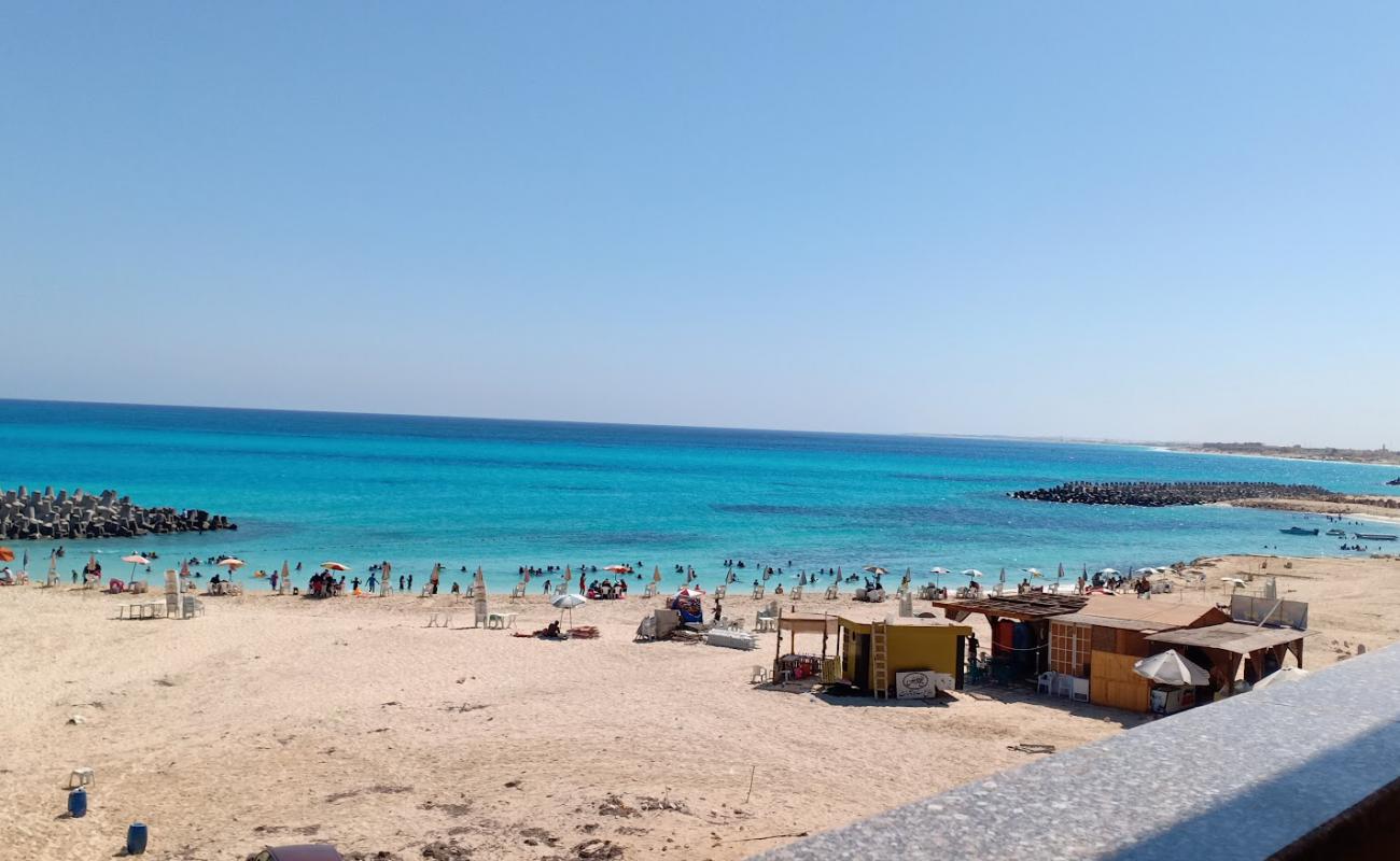 Photo de Obayed Matrouh Beach avec sable blanc de surface