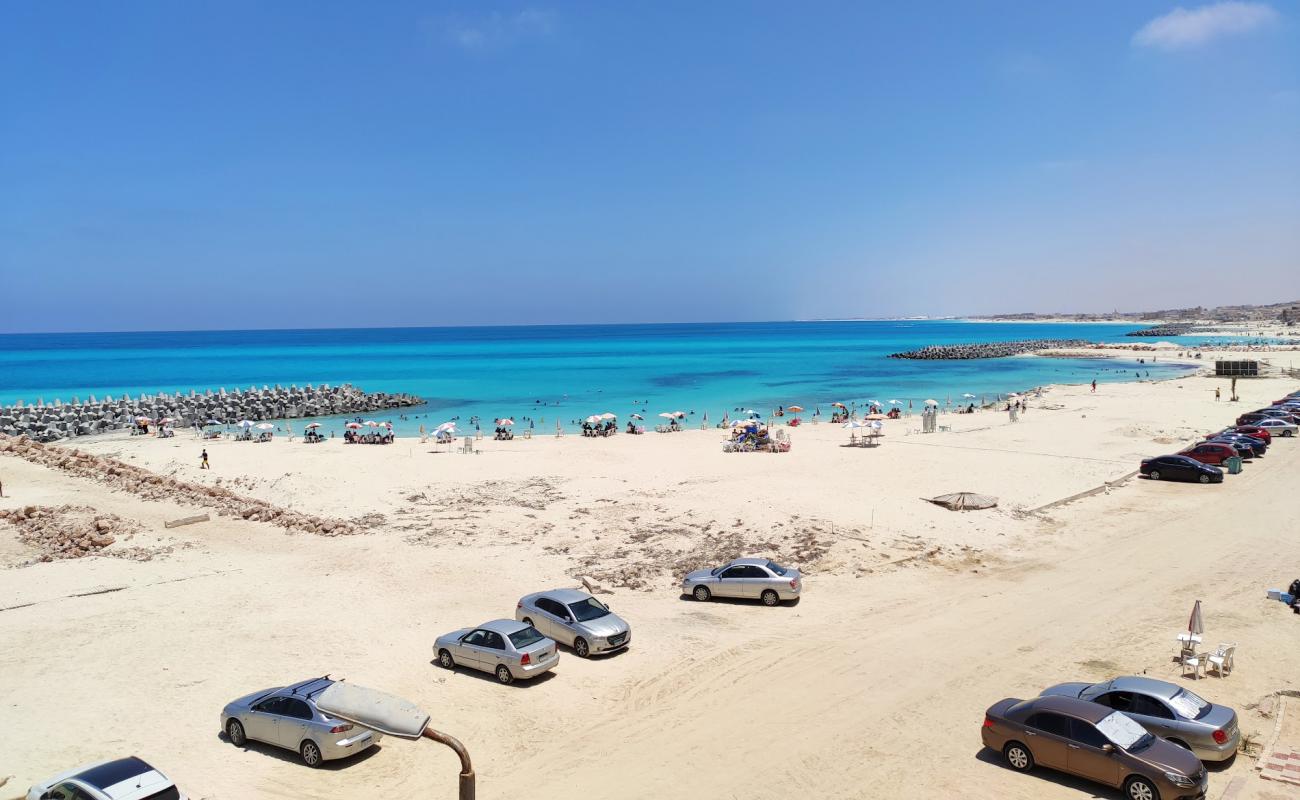 Photo de Blue Beach Matrouh avec sable blanc de surface