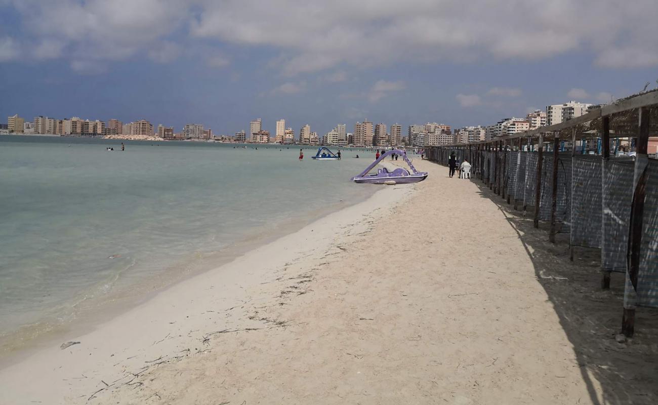 Photo de Beach Radio Marsa Matrouh avec sable lumineux de surface