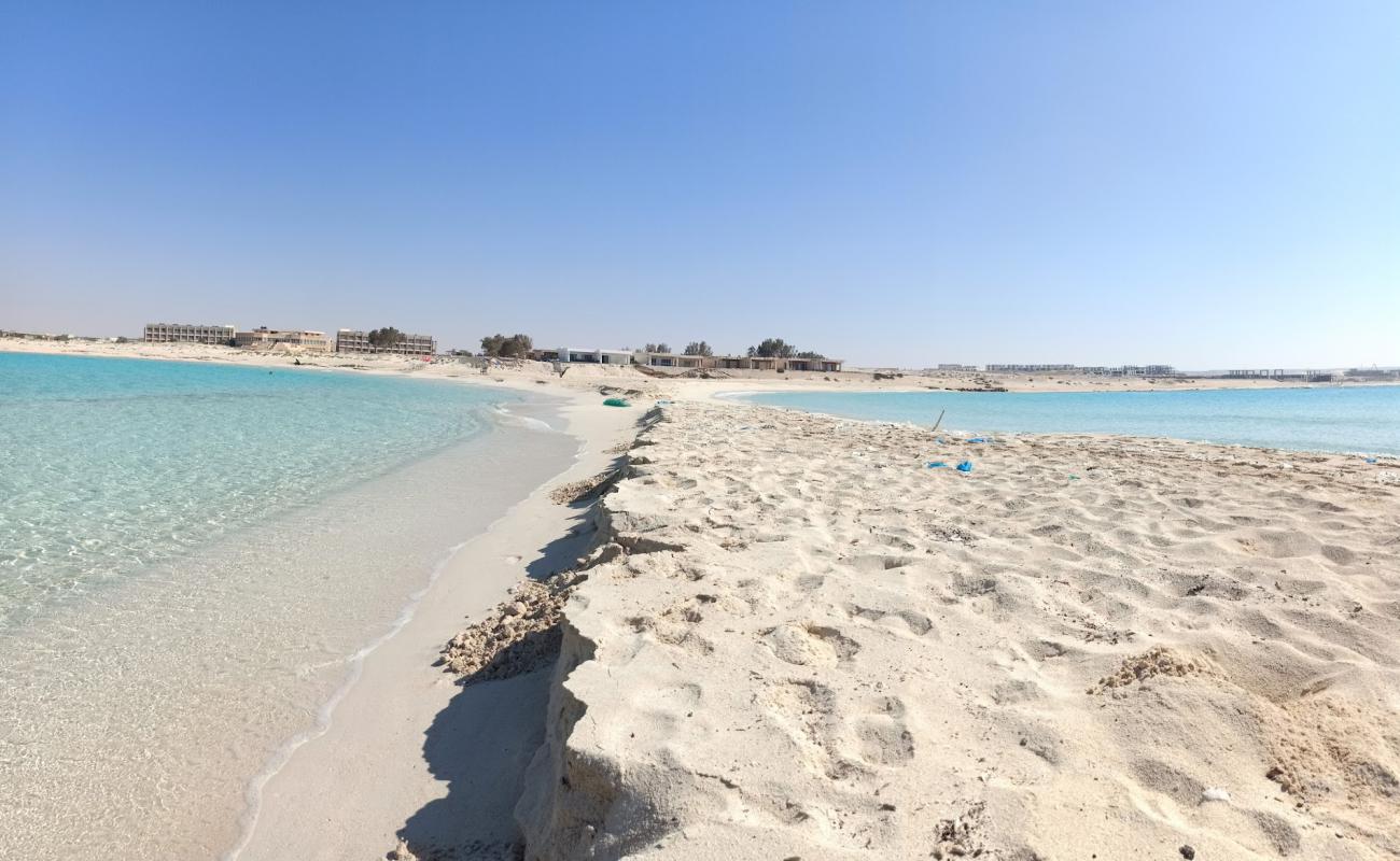 Photo de Bagosh Beach avec sable fin et lumineux de surface