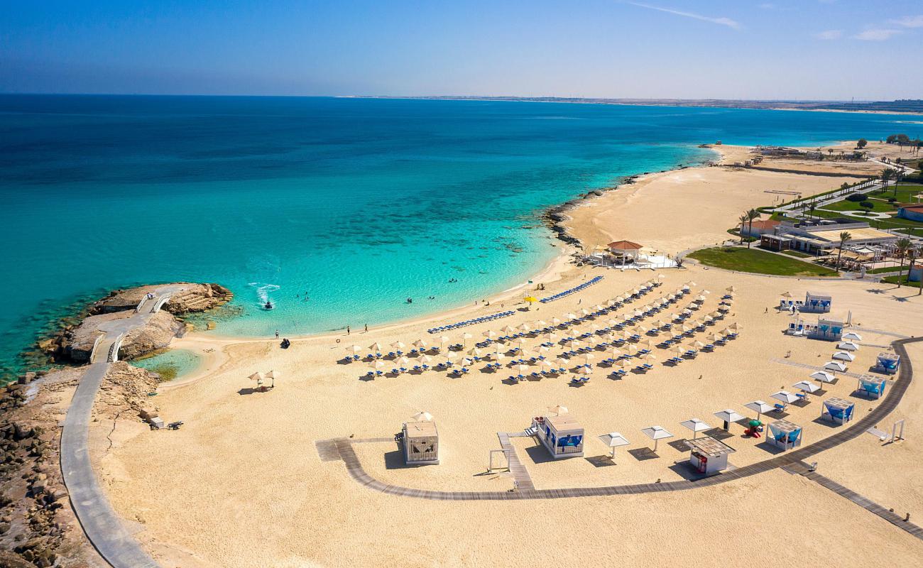 Photo de Rixos Alamein Beach avec sable fin blanc de surface