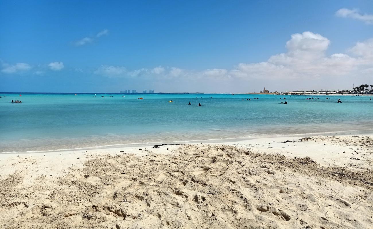 Photo de Lazorde Bay Resort Beach avec sable fin blanc de surface