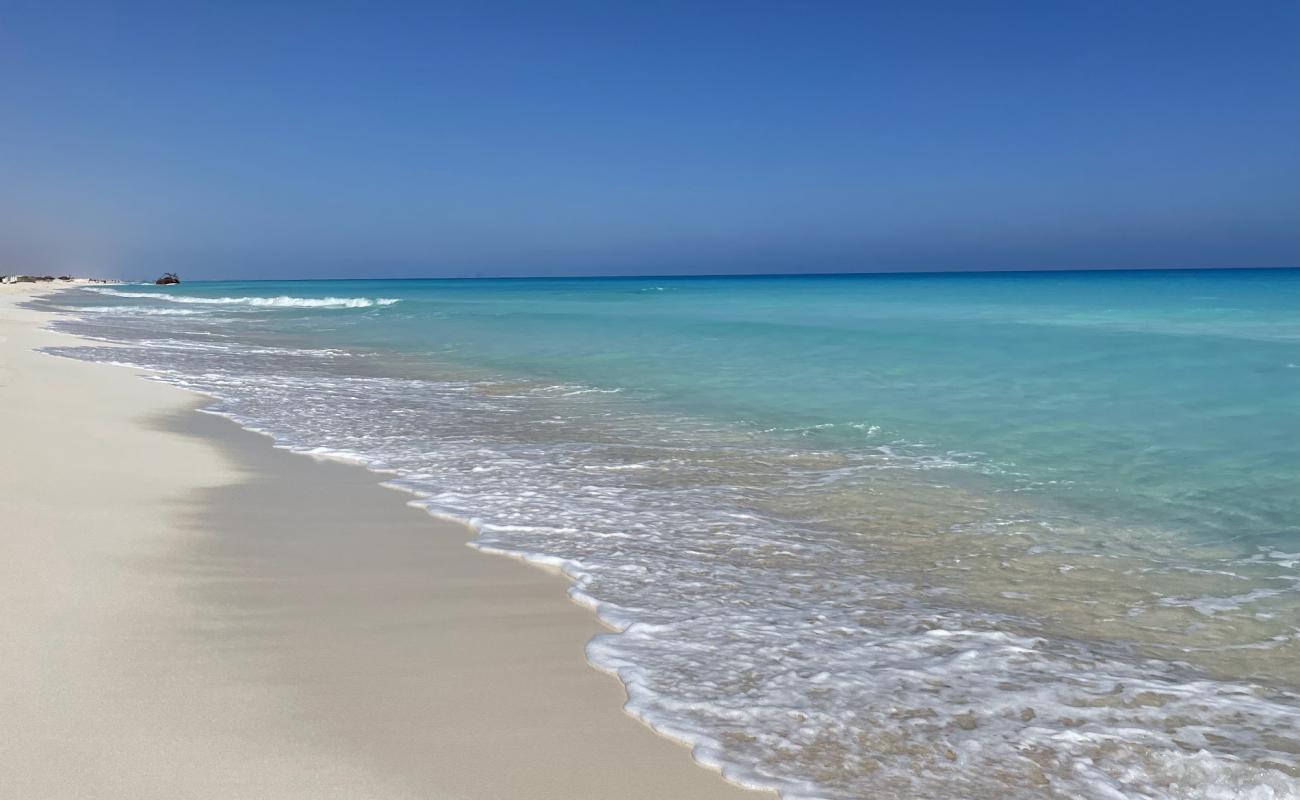 Photo de El Montazah Beach avec sable fin blanc de surface