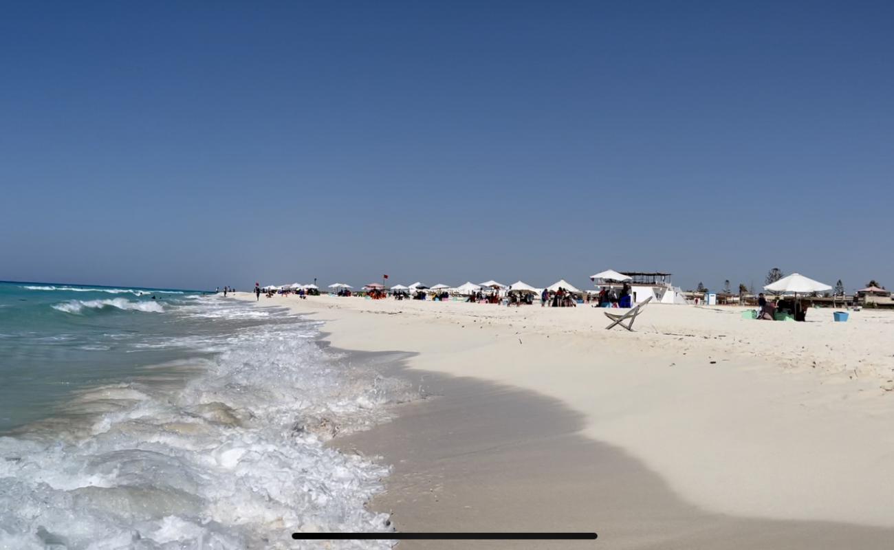 Photo de Aida Beach avec sable fin blanc de surface