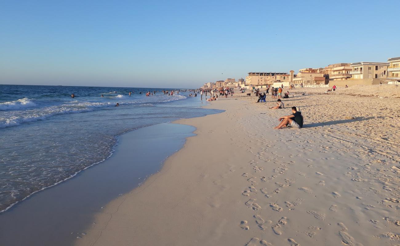 Photo de Silver Beach avec sable fin blanc de surface