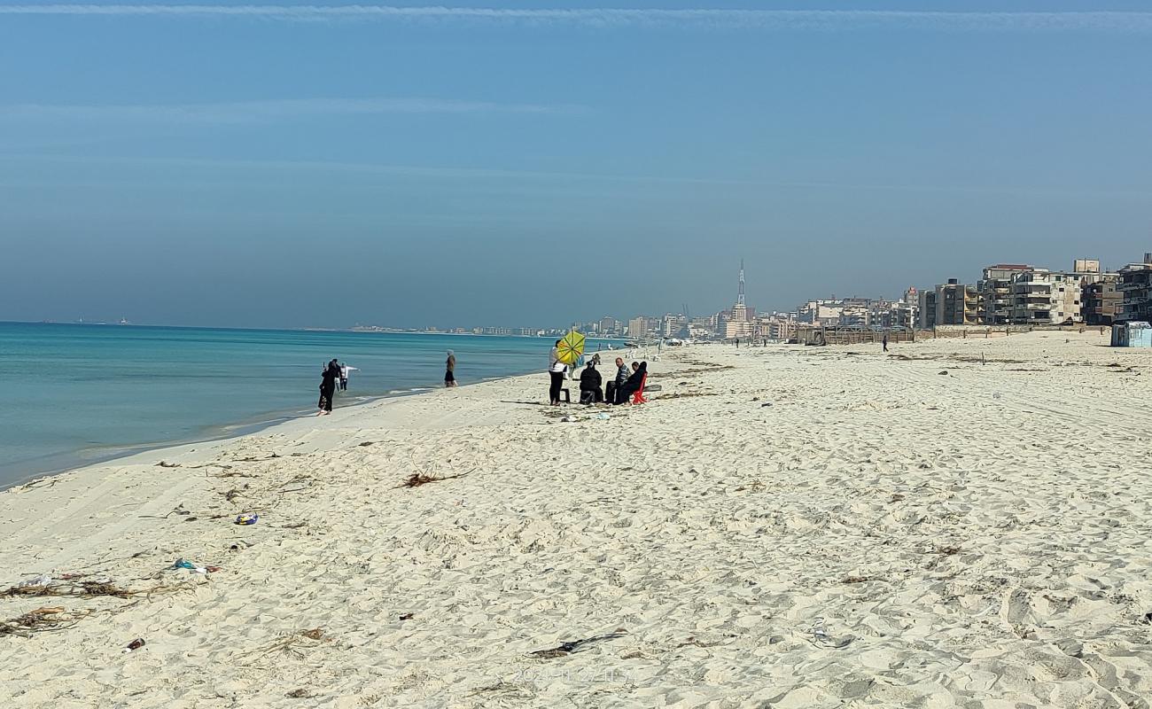 Photo de Hanouville Public Beach avec sable fin blanc de surface