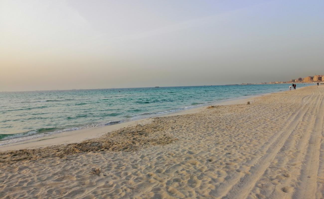 Photo de Aziz Market Beach avec sable fin blanc de surface