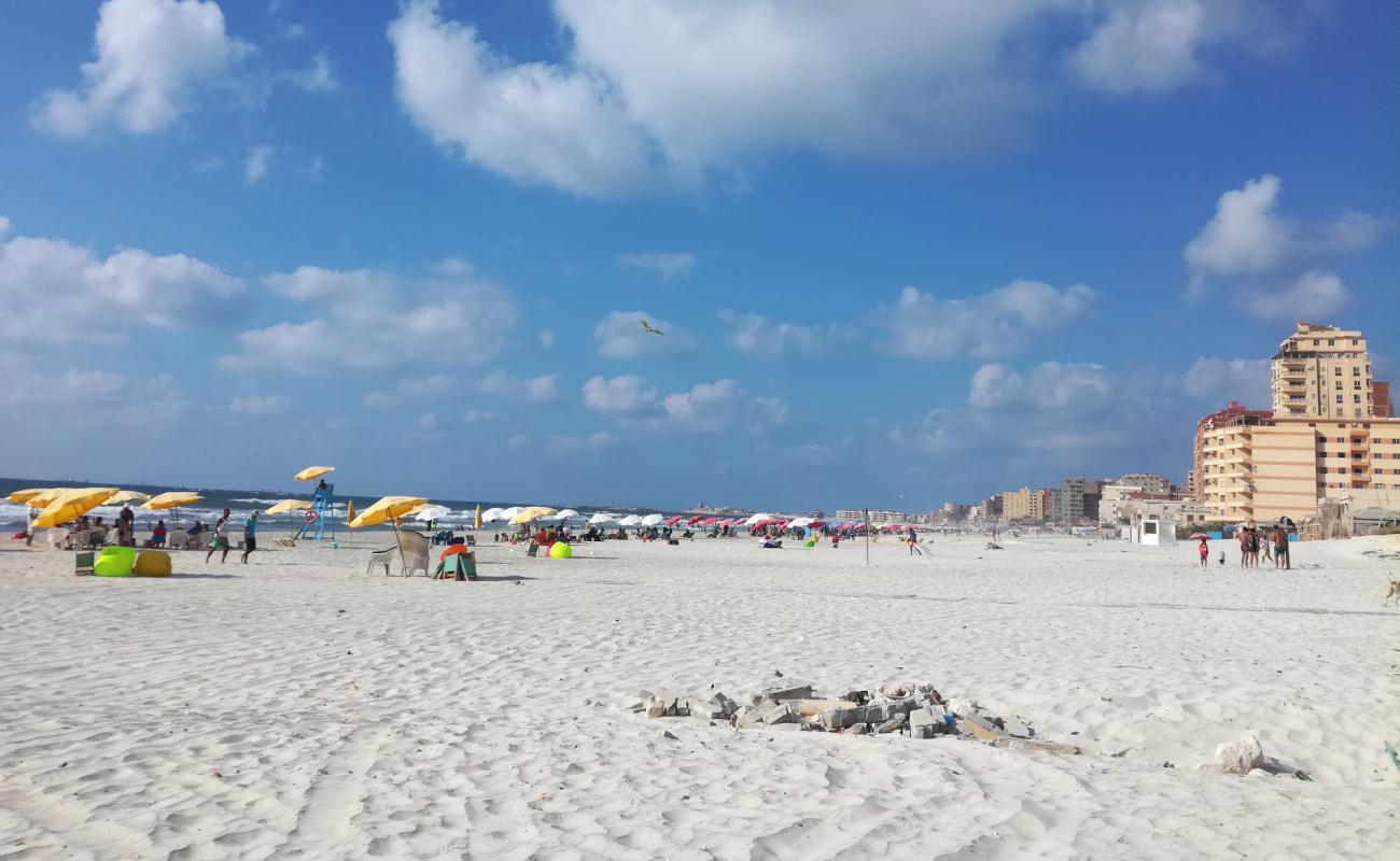 Photo de Sea beach place avec sable fin blanc de surface