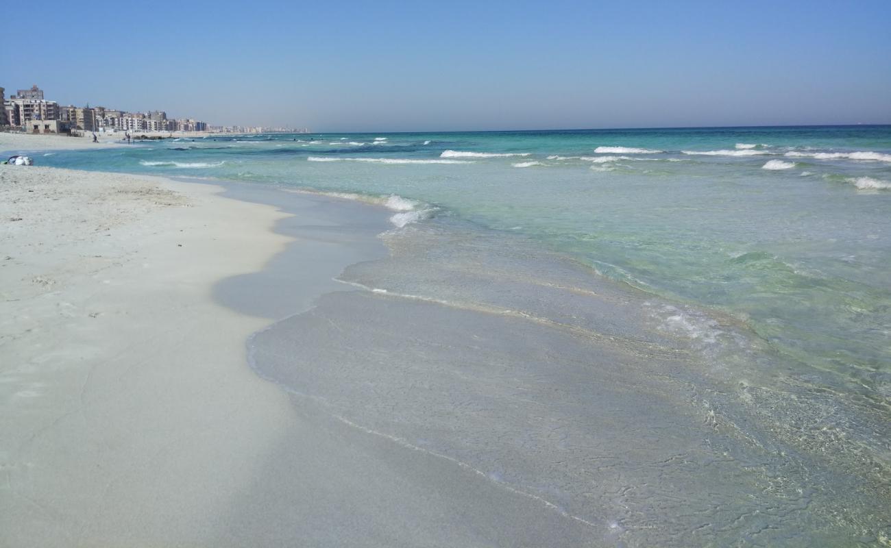 Photo de Elbeytash Beach avec sable fin blanc de surface