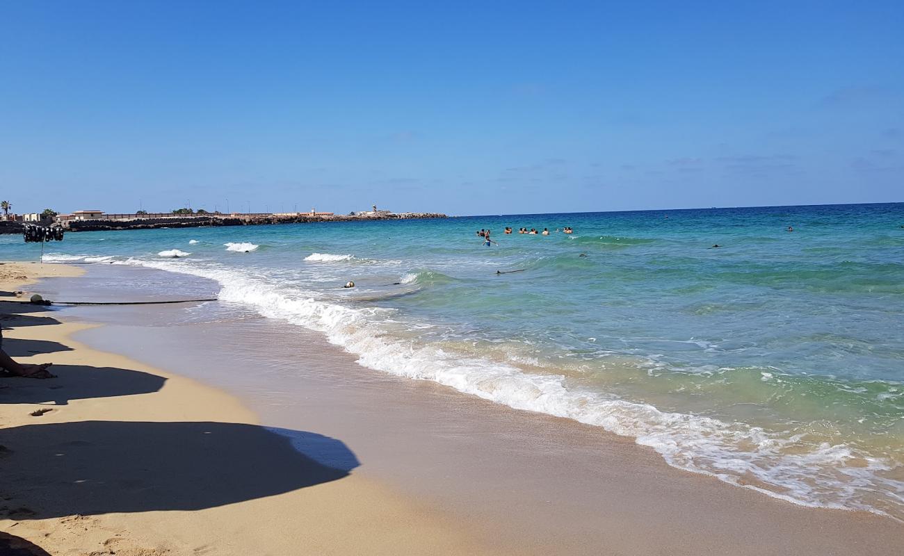 Photo de Alexandria Corniche avec sable fin blanc de surface