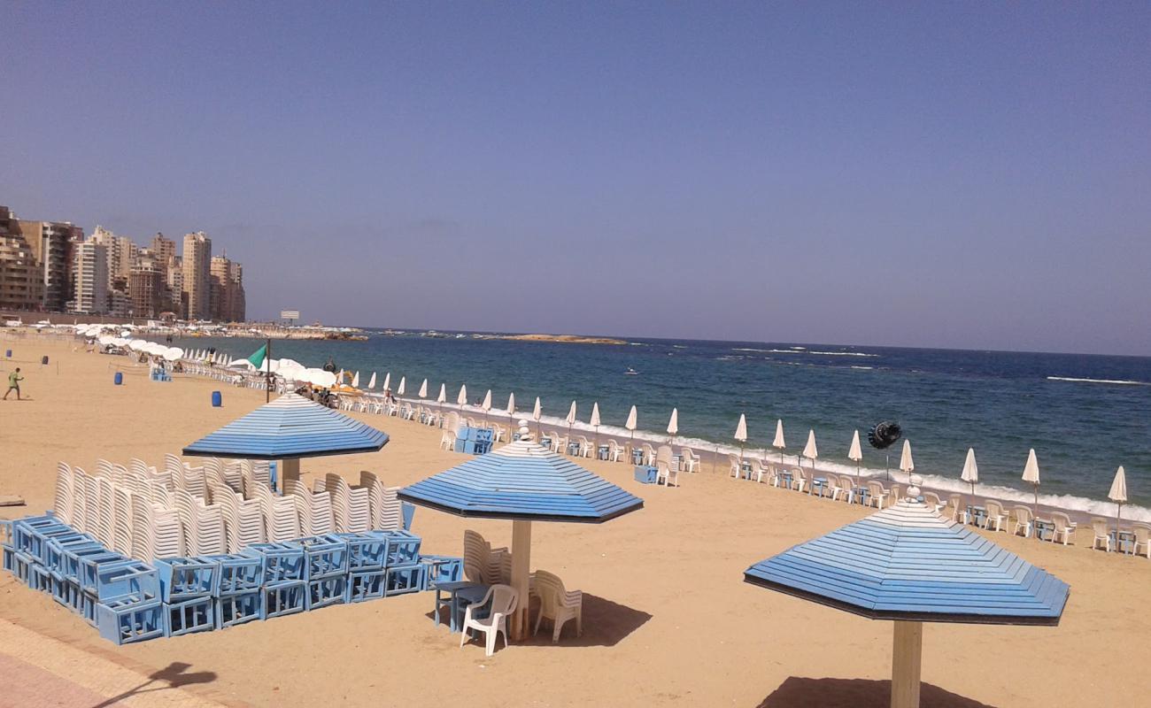 Photo de El Beau Rivage avec sable fin et lumineux de surface