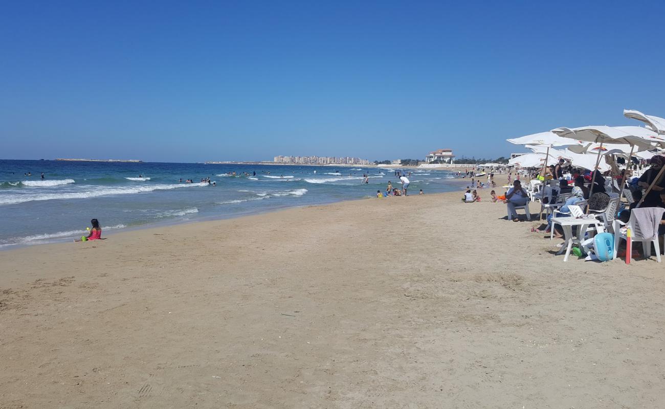 Photo de El Mamurah Beach avec sable lumineux de surface