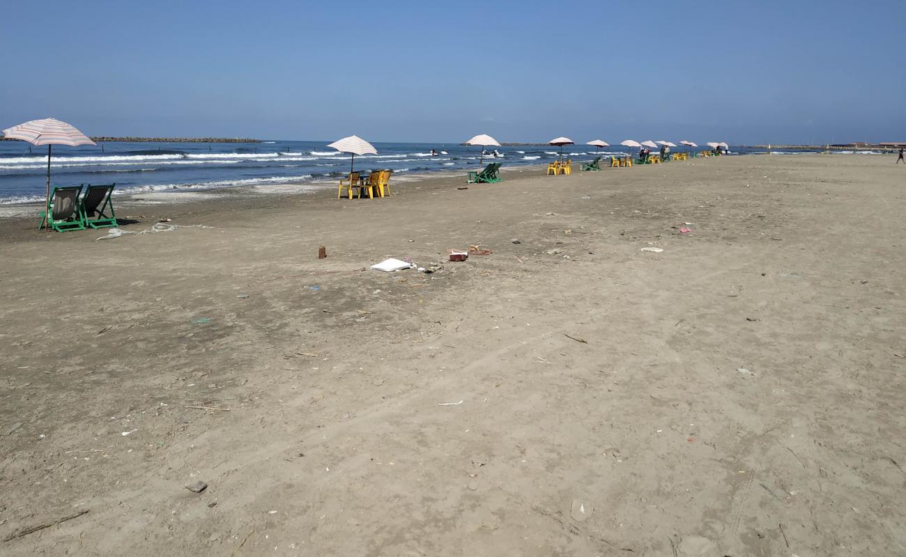 Photo de Ras El-Bar Beach avec sable beige de surface