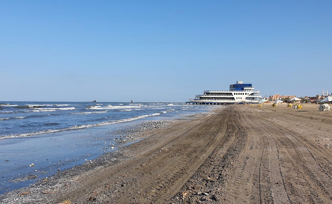 Photo de Port Said Beach avec sable lumineux de surface