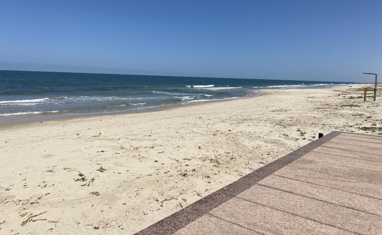 Photo de Shokry Al Kotaly Beach avec sable lumineux de surface