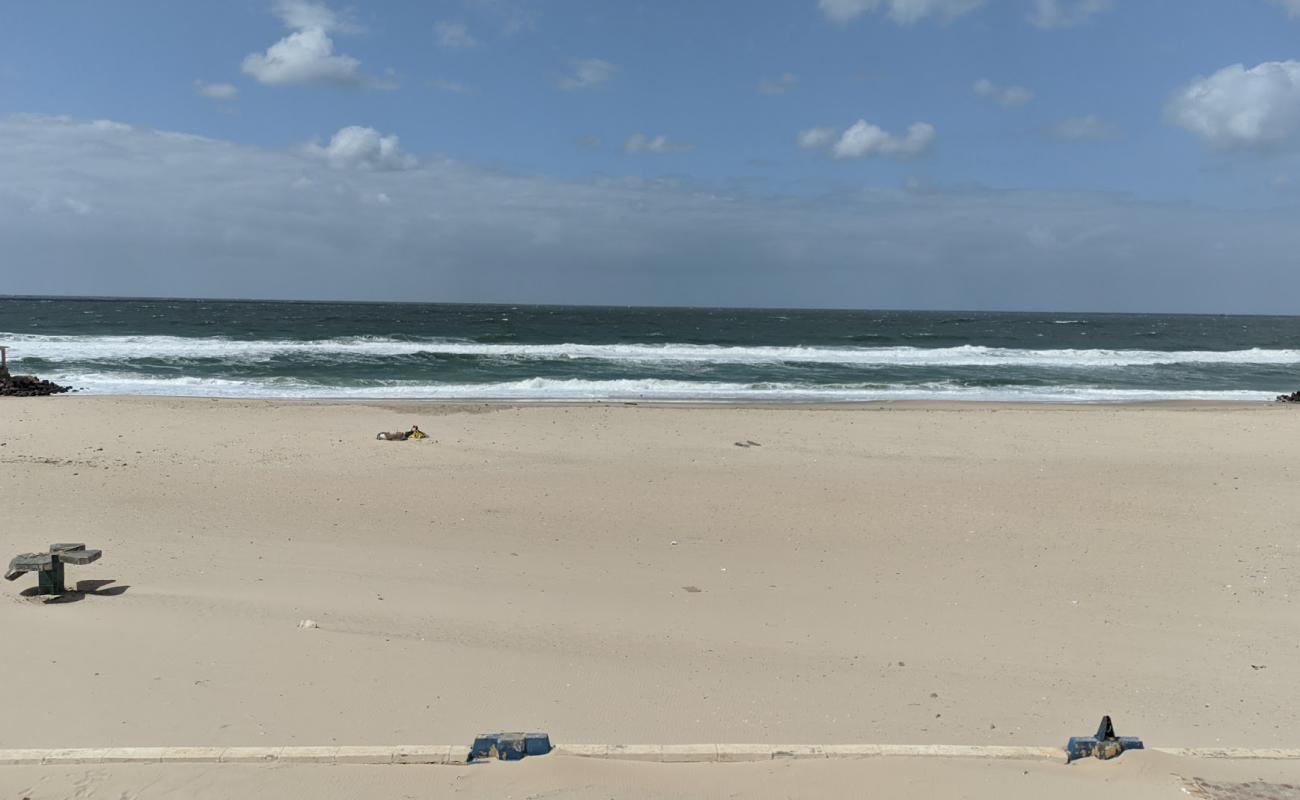 Photo de El-Kersh Beach avec sable beige de surface