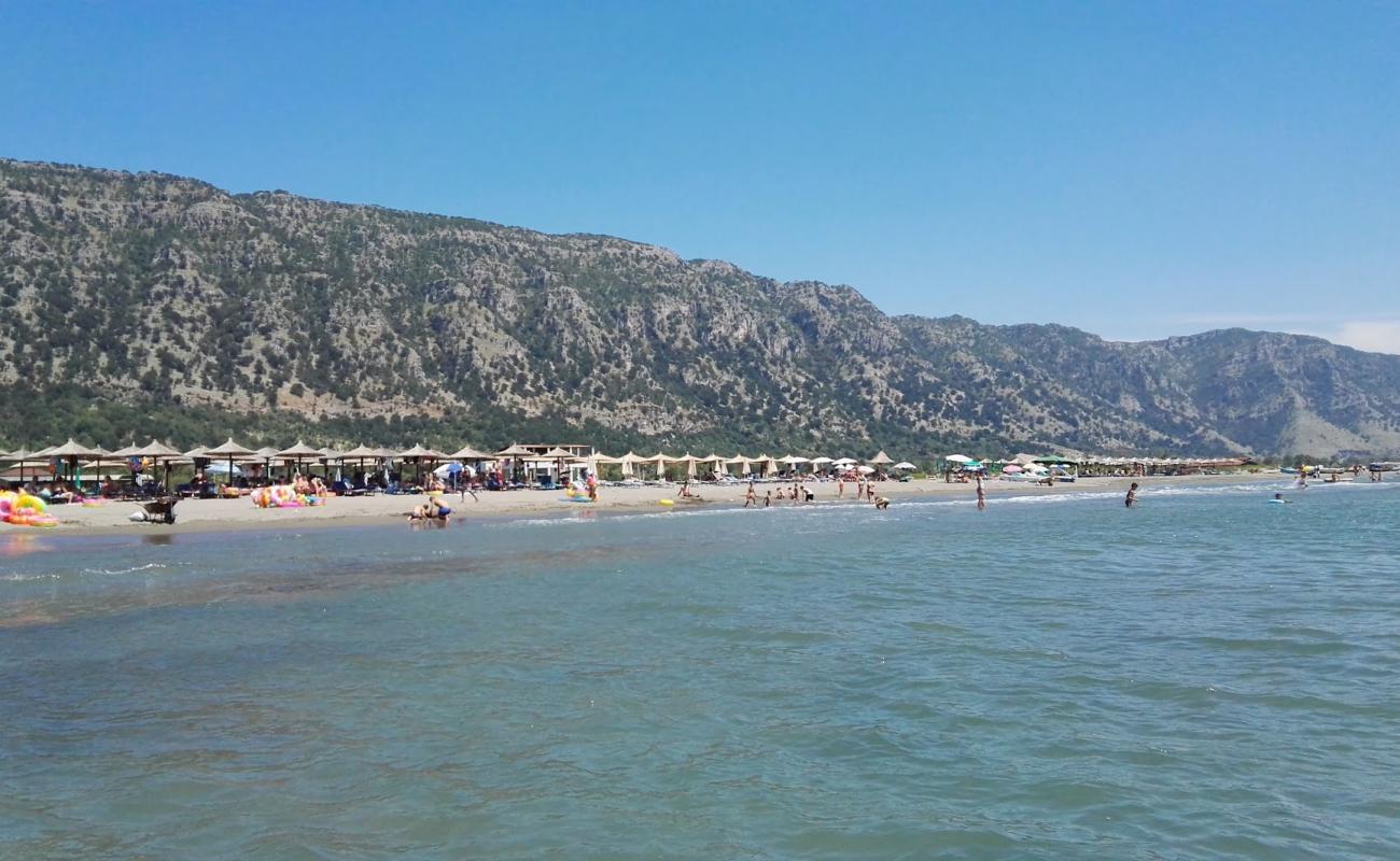 Photo de Velipoja Beach avec sable gris de surface