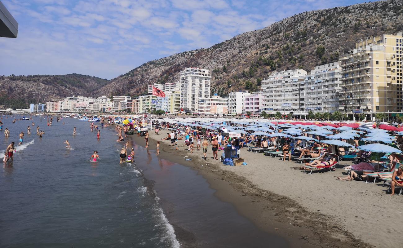 Photo de Shengjin Beach avec sable gris de surface