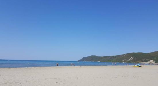 Shen Pjetri Beach