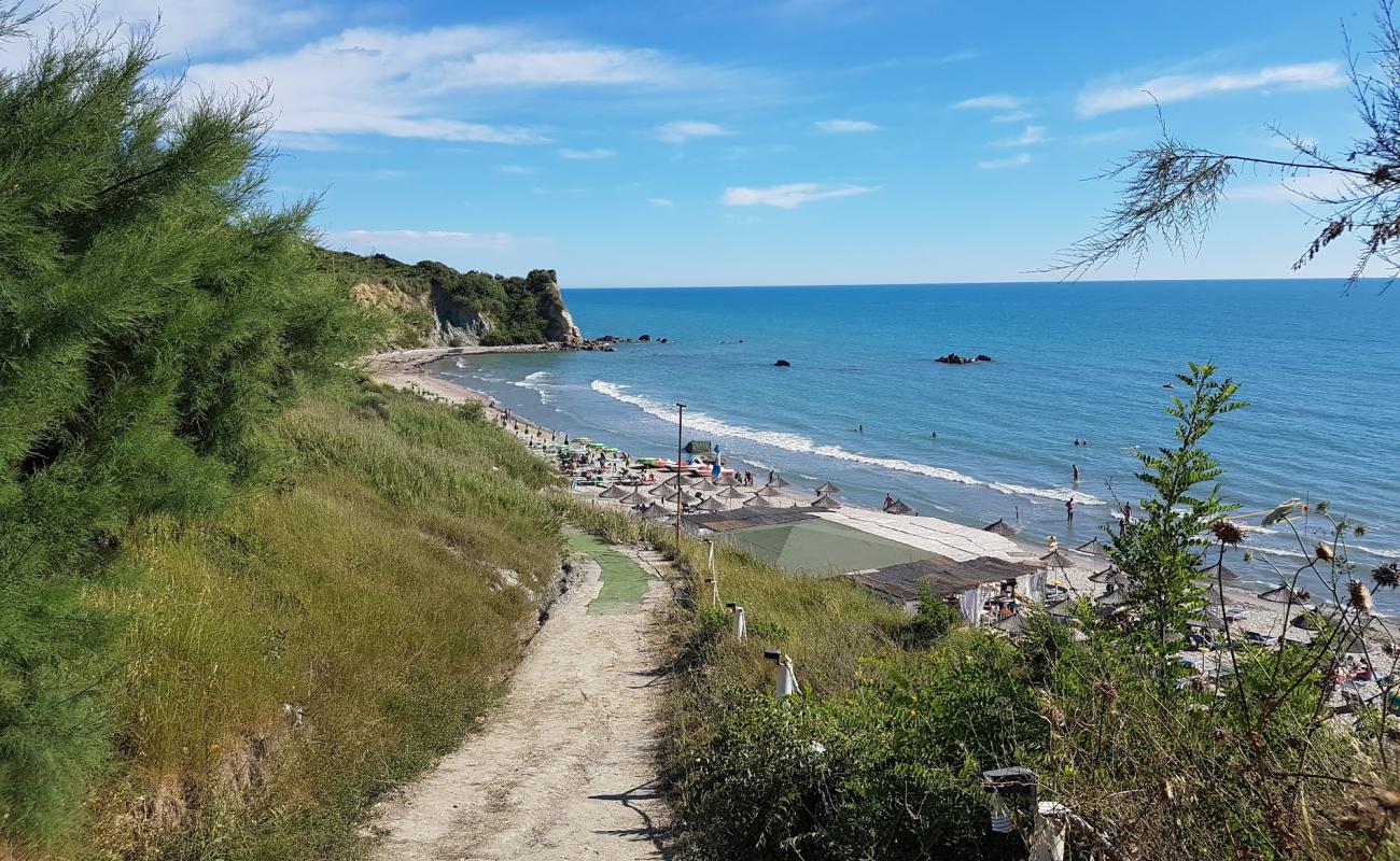 Photo de Portez Beach avec sable beige fin de surface