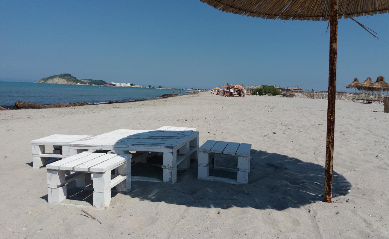 Photo de White beach avec sable beige de surface