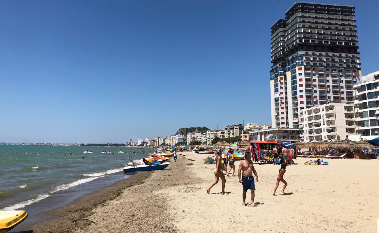 Photo de Durres IV beach avec sable beige fin de surface
