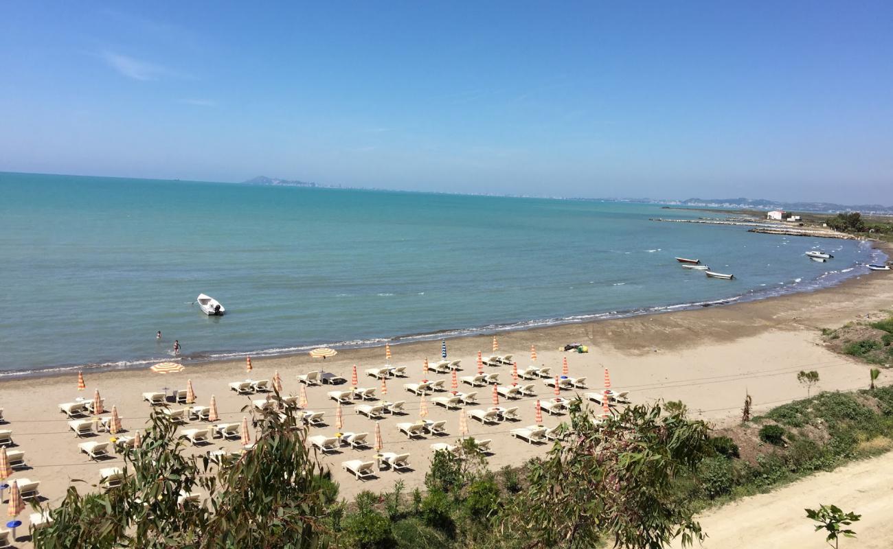 Photo de Karpen beach avec sable beige de surface
