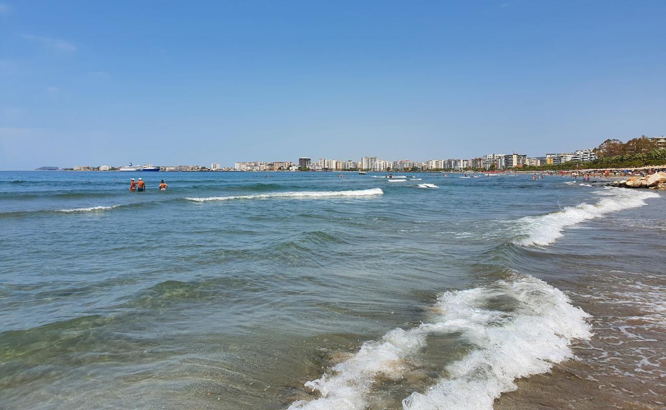 Photo de Plazhi i Ri avec sable brun de surface