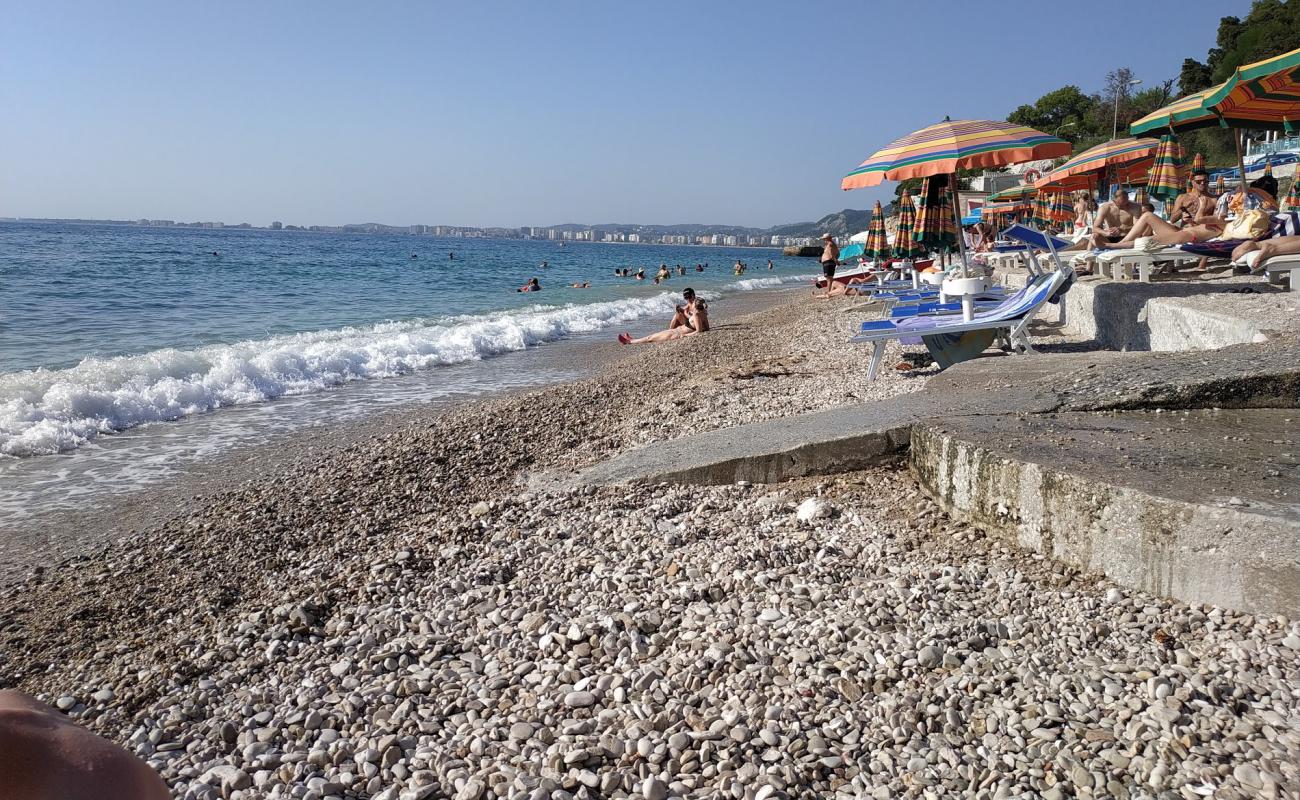 Photo de Vlore beach avec sable lumineux de surface