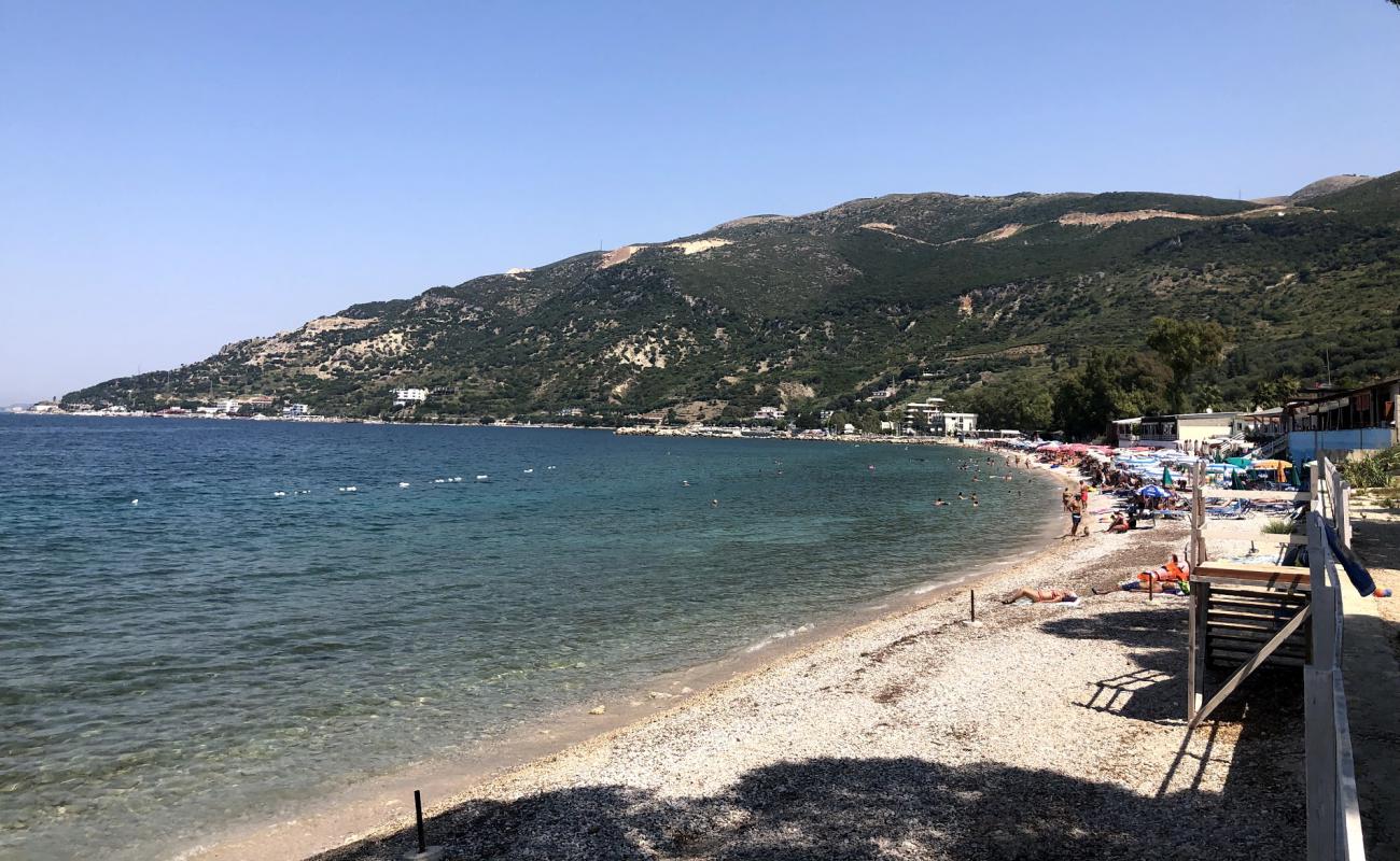 Photo de Radhima Beach avec caillou clair de surface