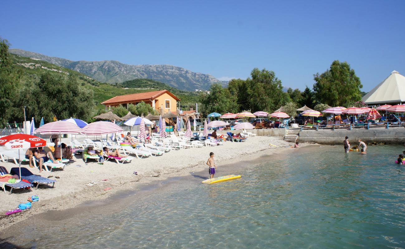 Photo de Radhime beach II avec galets beige de surface