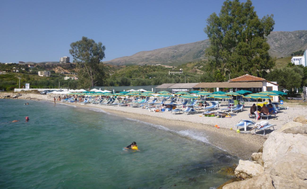 Photo de Vlore beach II avec galets beige de surface