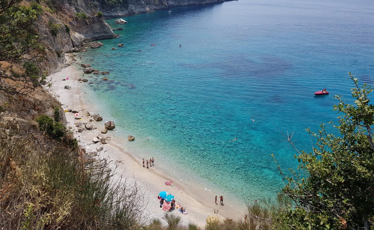 Photo de Filikur Beach avec galets beige de surface
